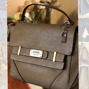 Women's Guess Purse. Adjustable/Removable Strap.
